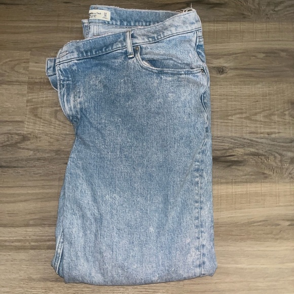 Abercrombie & Fitch Curve Love Jeans - Picture 2 of 3